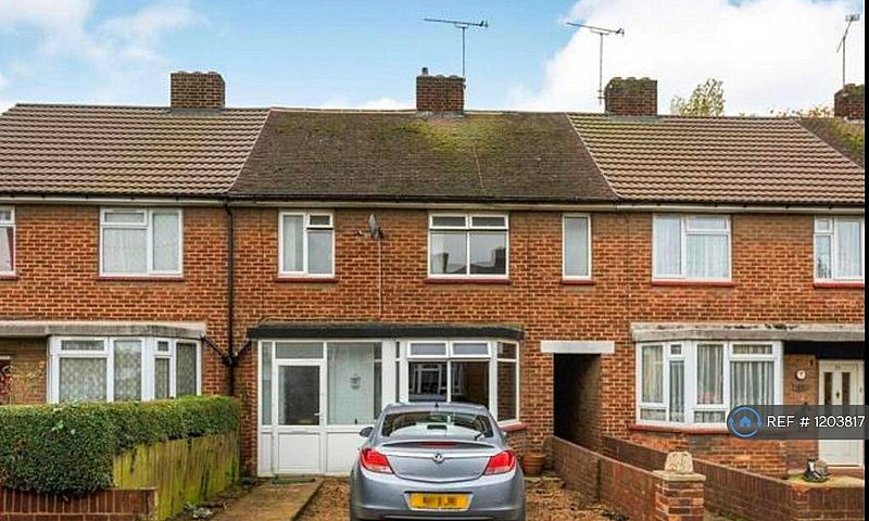 3 Bedroom House In O...