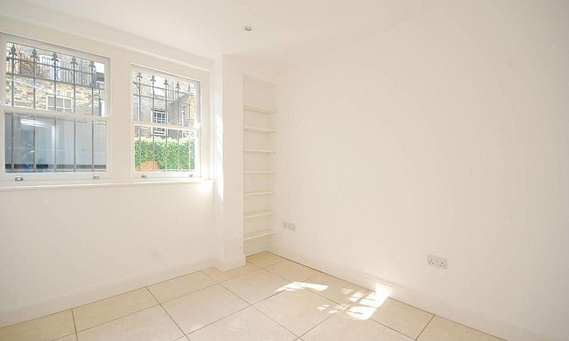 Large 2 Bed Flat On ...