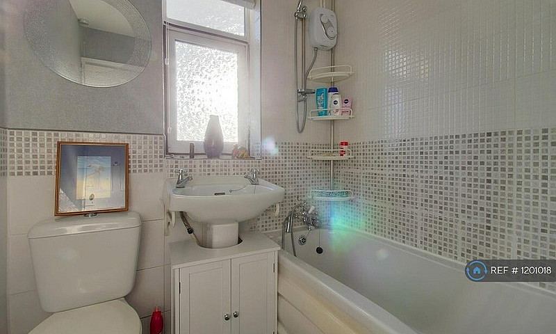 3 Bedroom House In S...