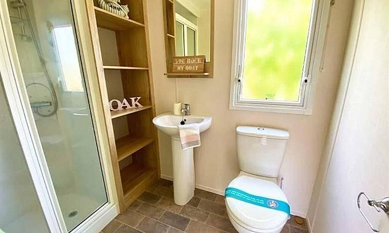 3 Bed Holiday Home I...