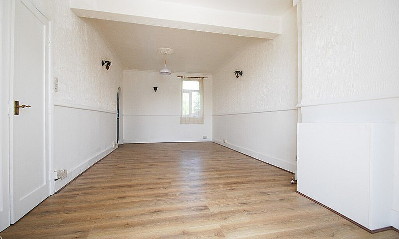 Newly Refurbished Ho...