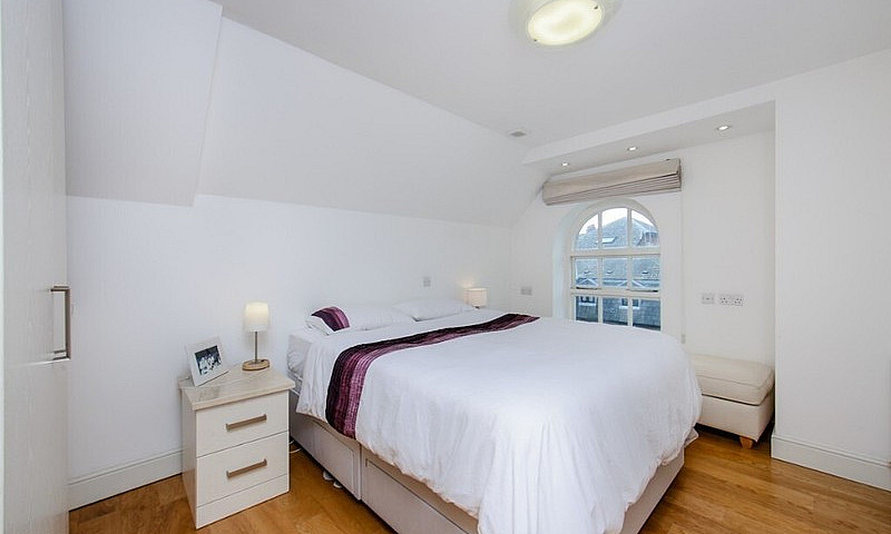 Two Bed Flat, Hammer...