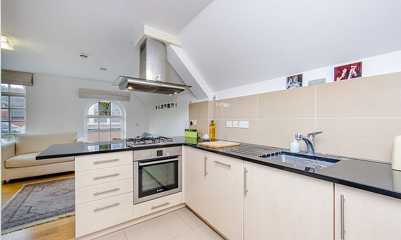 Two Bed Flat, Hammer...
