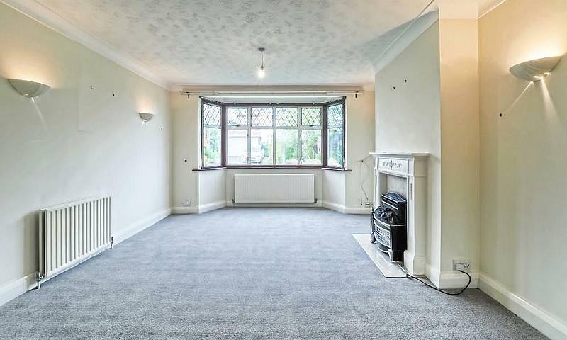 4 Bedroom House In T...