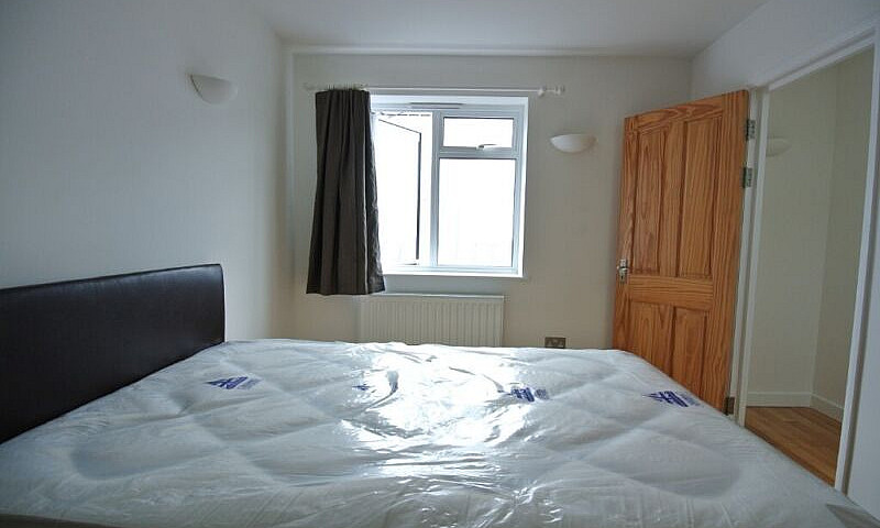 Unique 2 Bedroom 2 B...