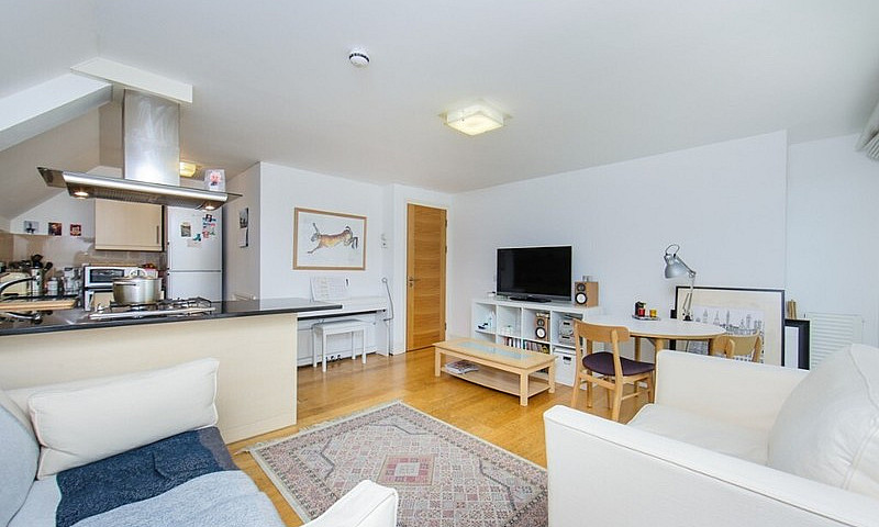 Two Bed Flat, Hammer...