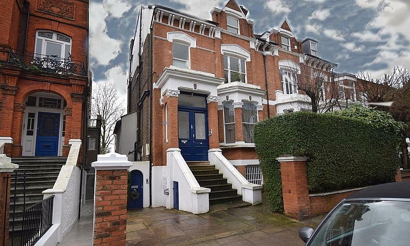 4 Bedroom Flat In Gr...