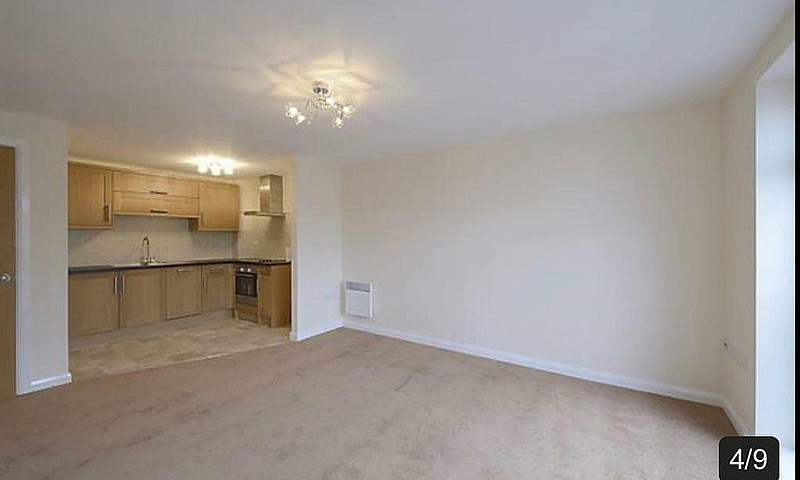 2 Bedroom Flat In 1-...