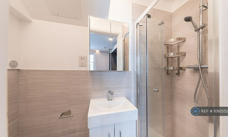 Studio Flat In Londo...