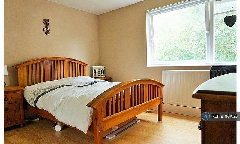 2 Bedroom Flat In Bo...
