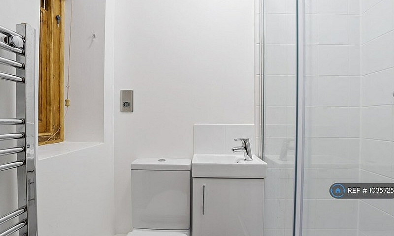 3 Bedroom Flat In Bi...