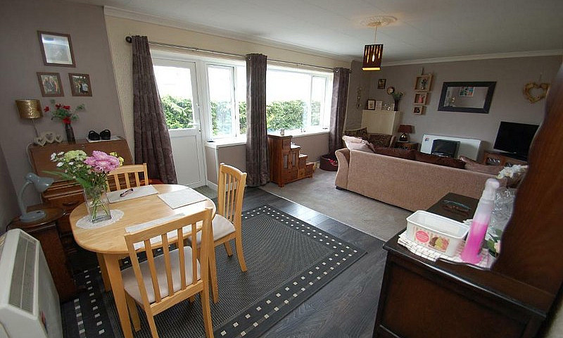 2 Bedroom Flat In Ga...