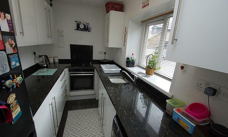 2 Bedroom Flat In Ga...