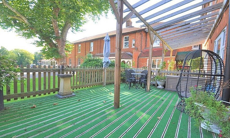 1 Bedroom Flat In La...