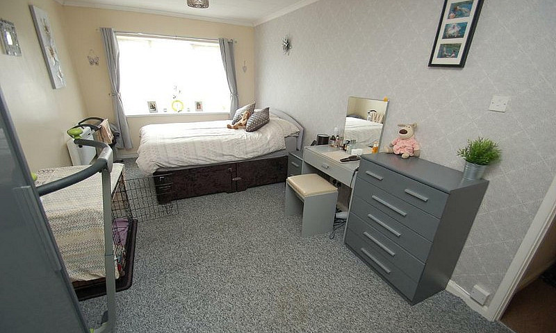 2 Bedroom Flat In Ga...