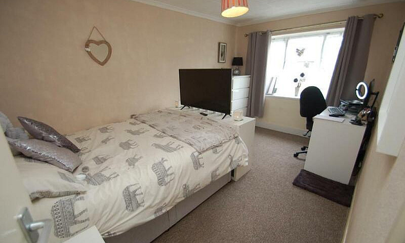 2 Bedroom Flat In Ga...