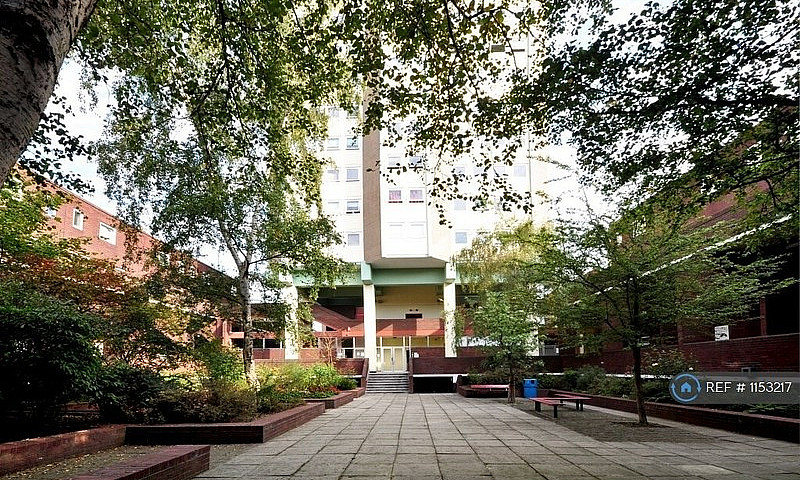 1 Bedroom Flat In Wo...