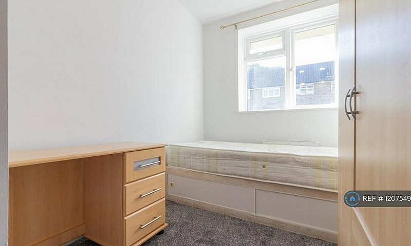 3 Bedroom Flat In La...