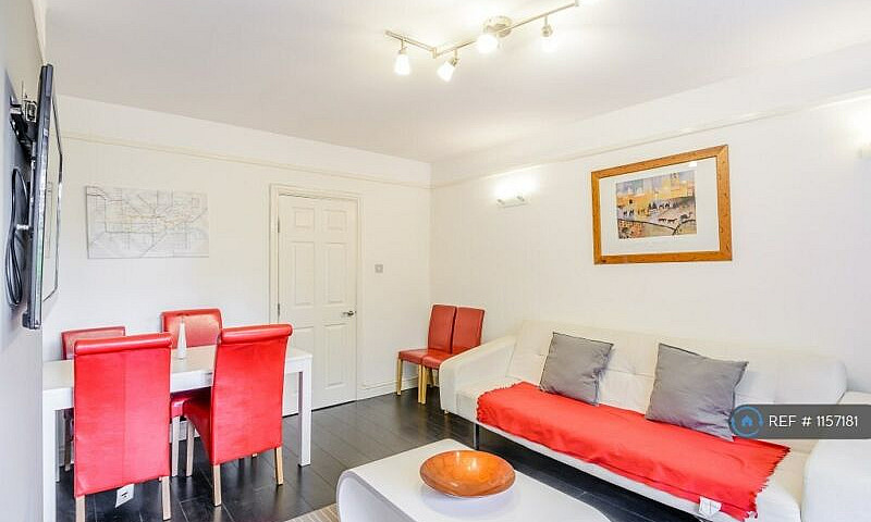 3 Bedroom Flat In Gr...