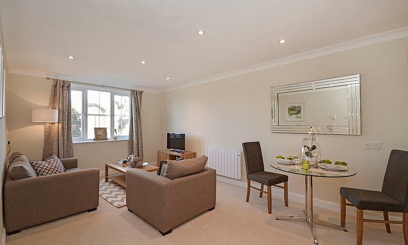 1 Bedroom Flat In Ch...