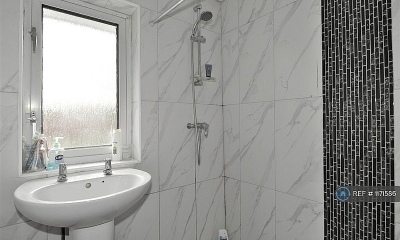 1 Bedroom In Orchard...