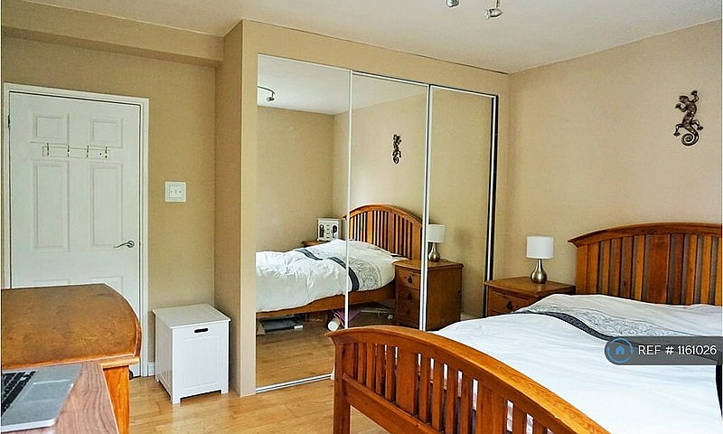2 Bedroom Flat In Bo...
