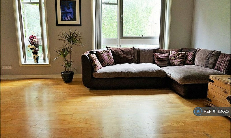 2 Bedroom Flat In Bo...
