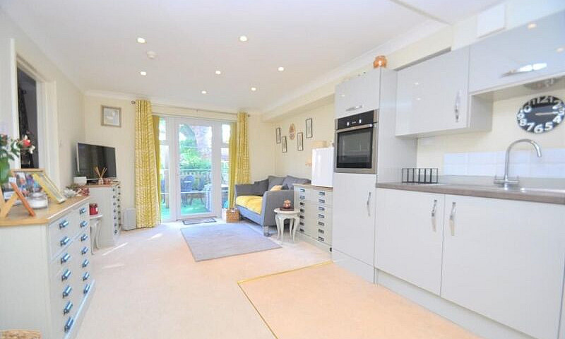 1 Bedroom Flat In La...