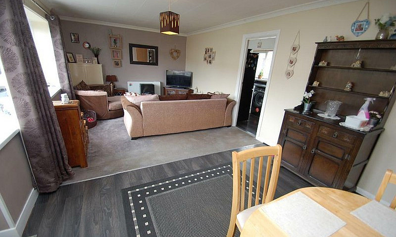 2 Bedroom Flat In Ga...