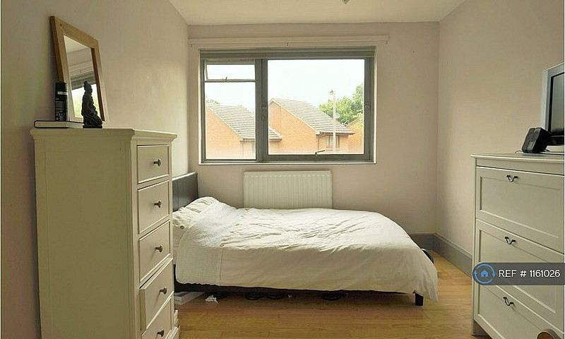 2 Bedroom Flat In Bo...