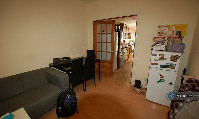 1 Bedroom In Fernlea...