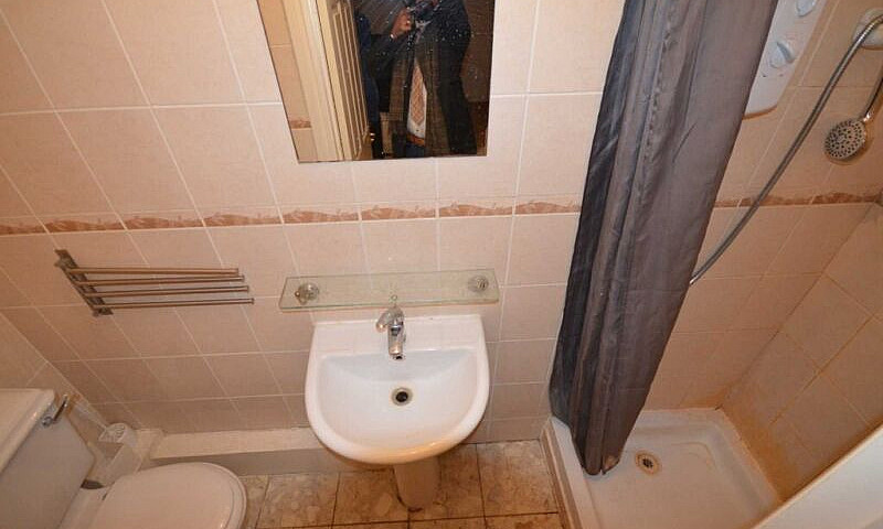 Spacious Double Bedr...
