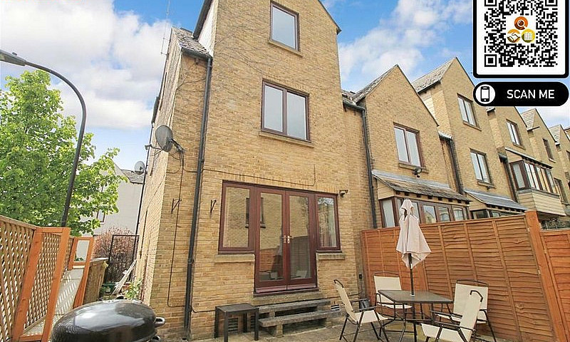 4 Bedroom Flat In Bl...
