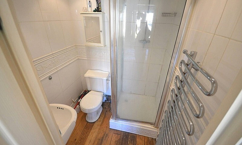 32 Wynan Road *Close...