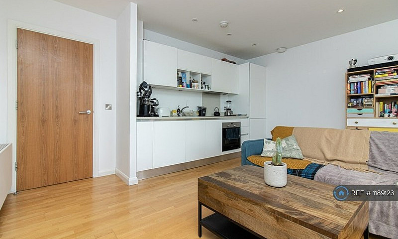 1 Bedroom Flat In Av...