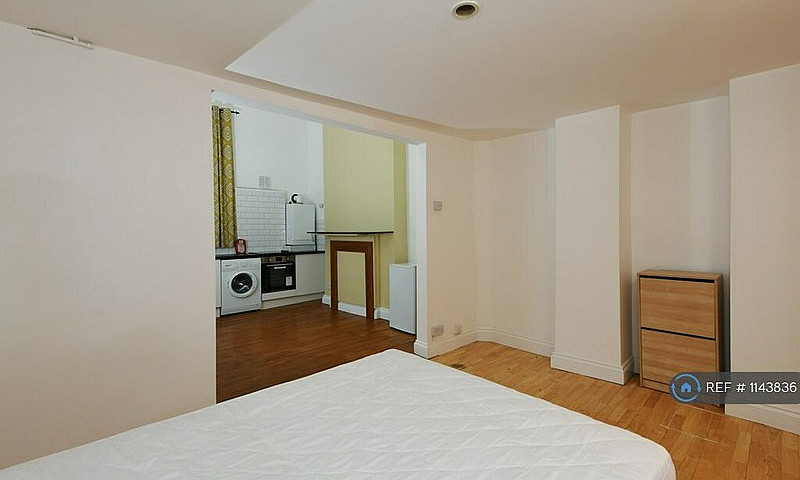 1 Bedroom Flat In Ca...