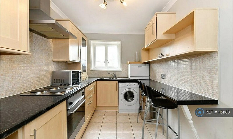 2 Bedroom Flat In No...