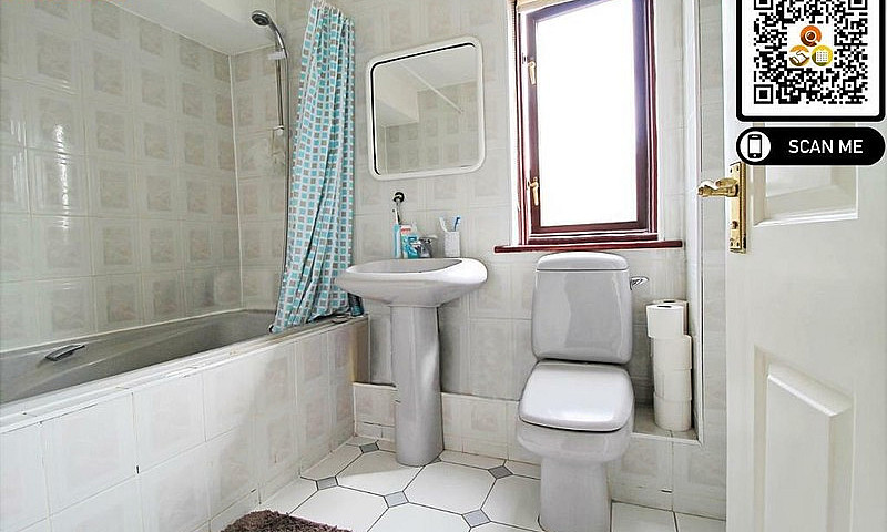 4 Bedroom Flat In Bl...