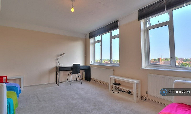 3 Bedroom Flat In Tr...