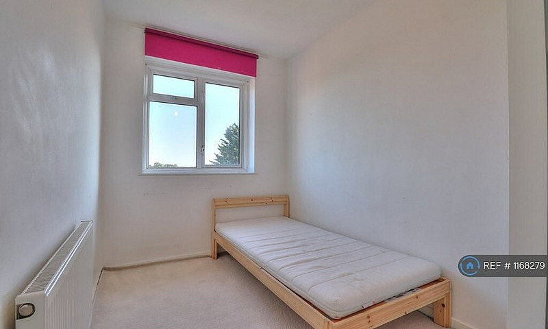 3 Bedroom Flat In Tr...