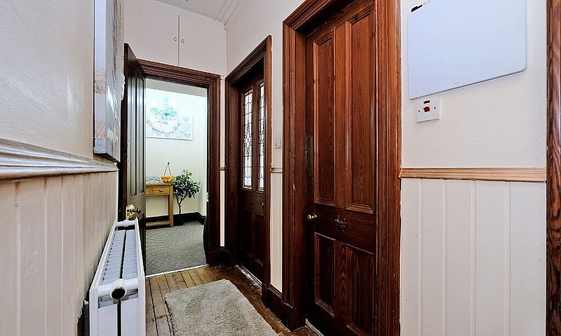 Large 2 Bedroomed Pe...
