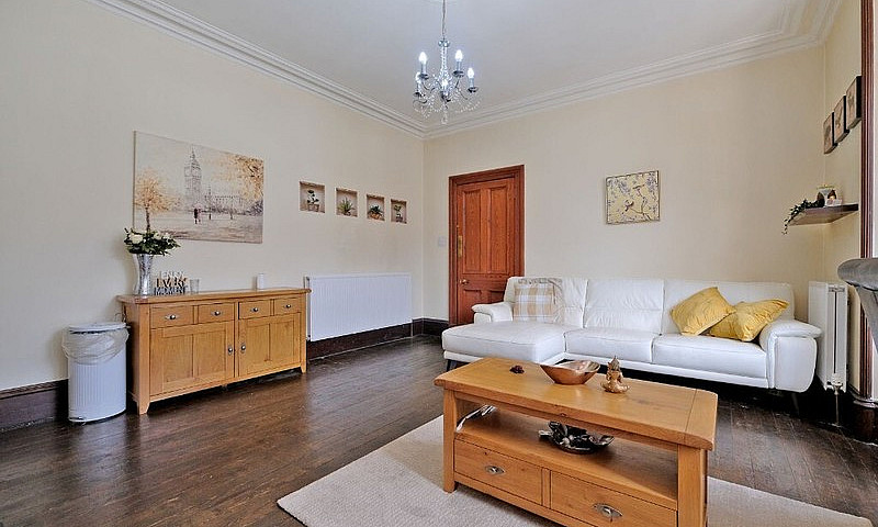 Large 2 Bedroomed Pe...