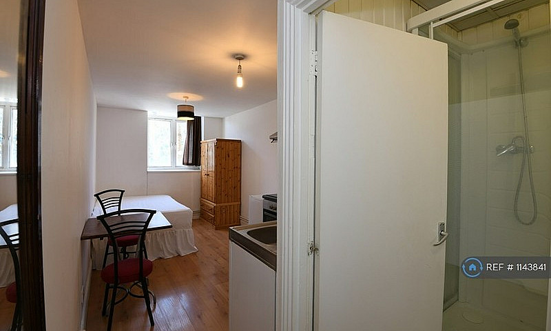 Studio Flat In Kembe...