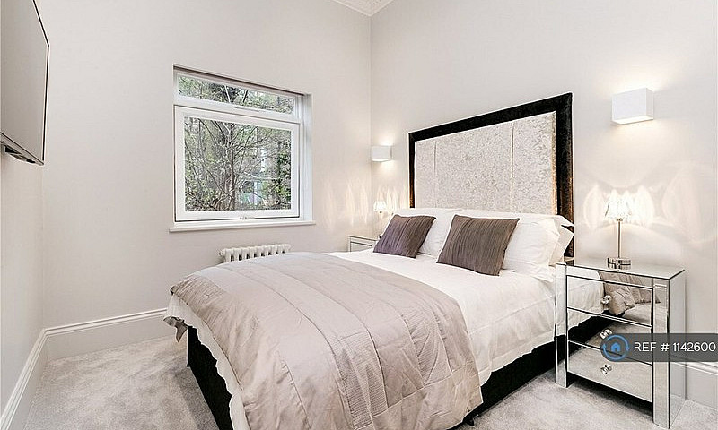 1 Bedroom Flat In He...