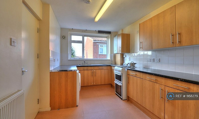 3 Bedroom Flat In Tr...