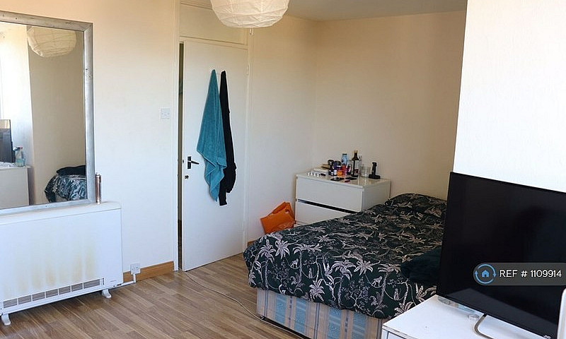 2 Bedroom Flat In As...