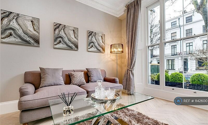 1 Bedroom Flat In He...