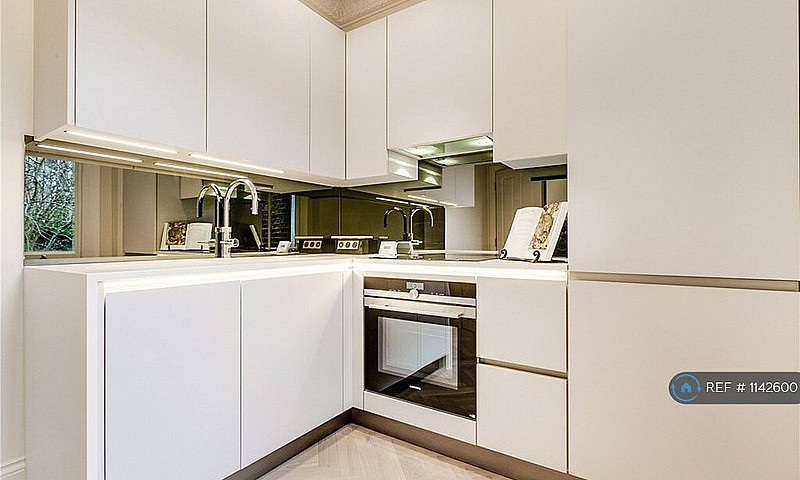 1 Bedroom Flat In He...