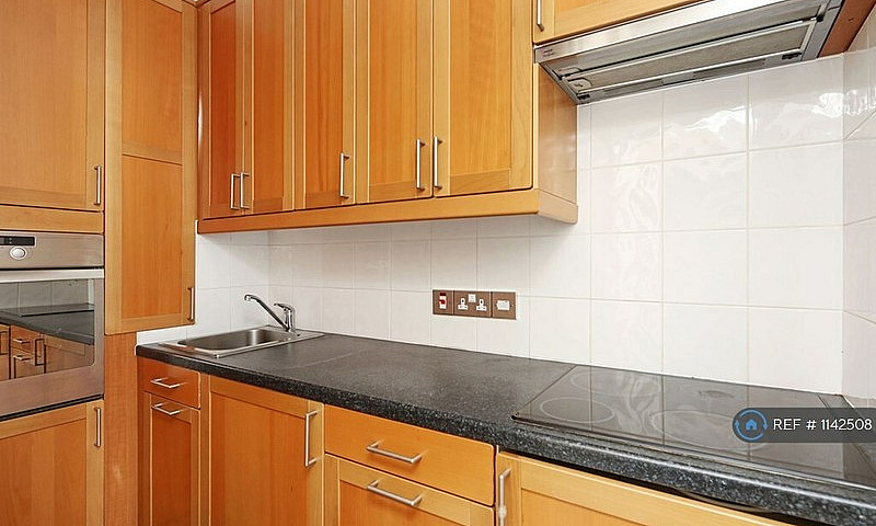 Studio Flat In Westm...