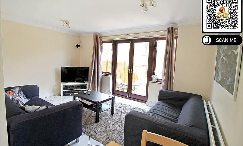 4 Bedroom Flat In Bl...